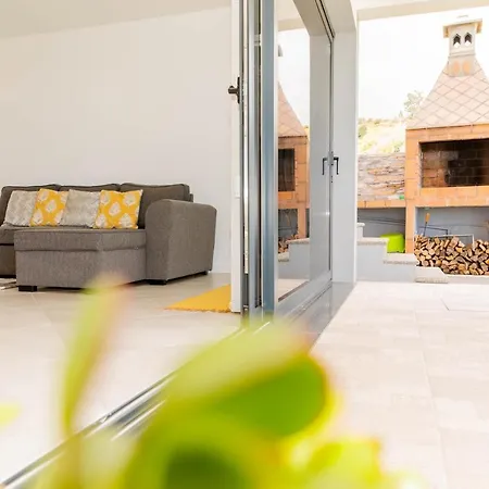 House - Sleeps 3 Free Parking Garden & Jacuzzi Сasa de vacaciones *