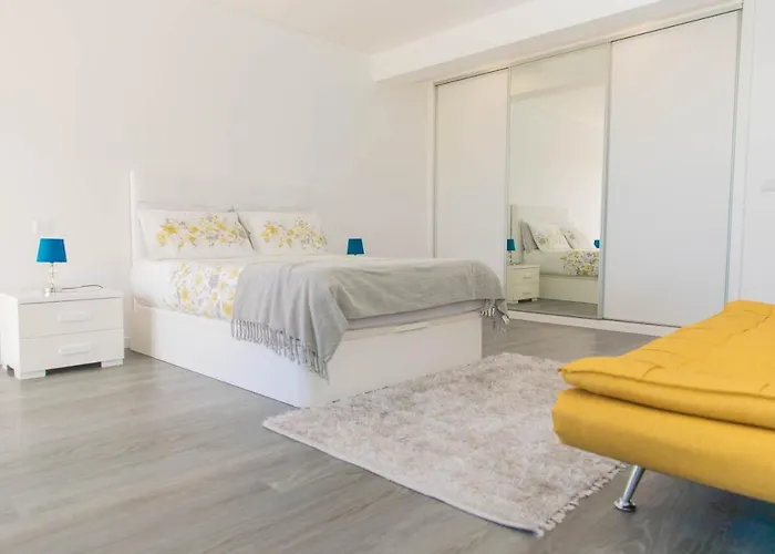 Casa vacanze House - Sleeps 3 Free Parking Garden & Jacuzzi Estreito Da Calheta