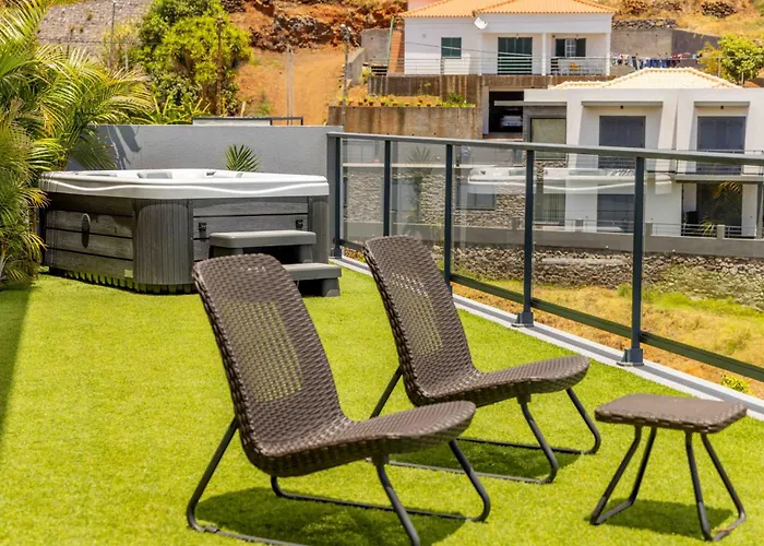 House - Sleeps 3 Free Parking Garden & Jacuzzi Estreito Da Calheta