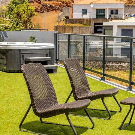 House - Sleeps 3 Free Parking Garden & Jacuzzi Estreito Da Calheta