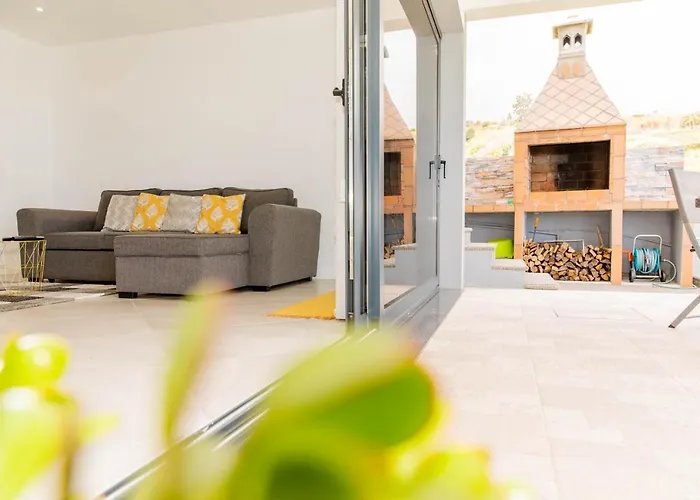 House - Sleeps 3 Free Parking Garden & Jacuzzi Semesterbostad *
