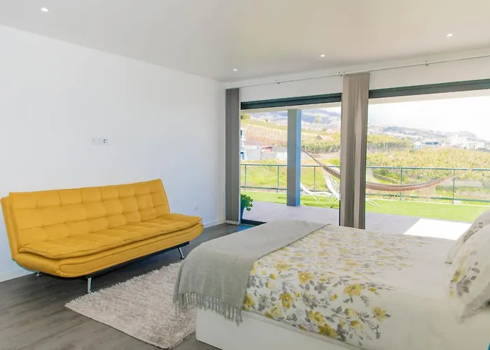 Semesterbostad House - Sleeps 3 Free Parking Garden & Jacuzzi Estreito Da Calheta